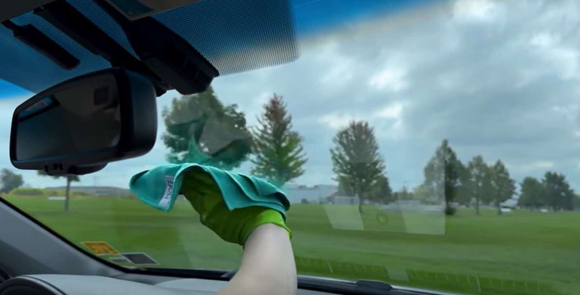 Natural Glass Cleaner for Car Windows